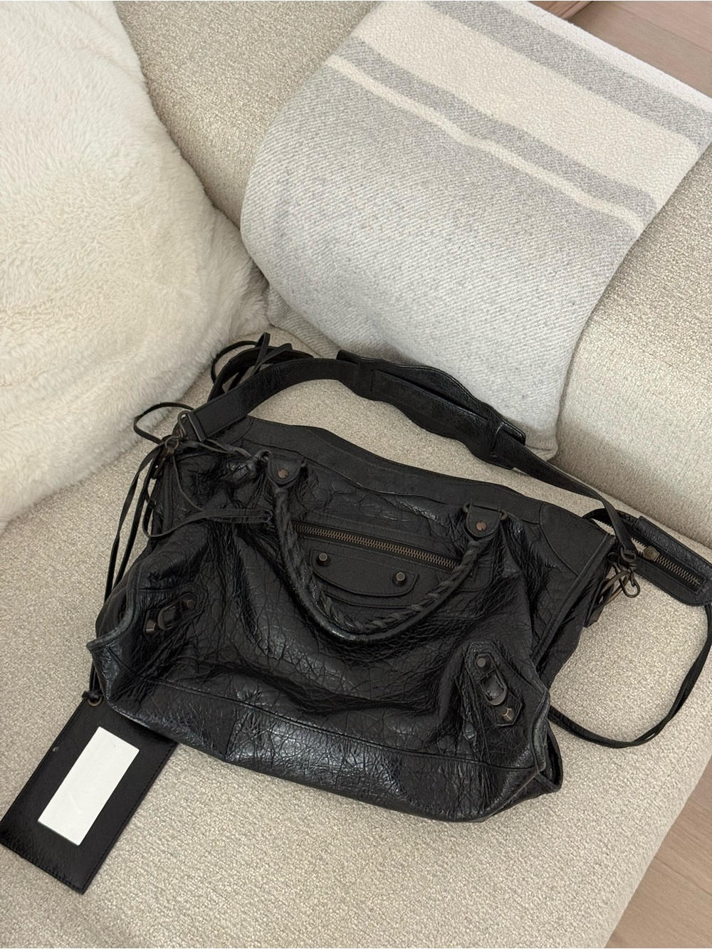 Balenciaga LE CITY BAG MEDIUM IN BLACK - Picture 3 of 10
